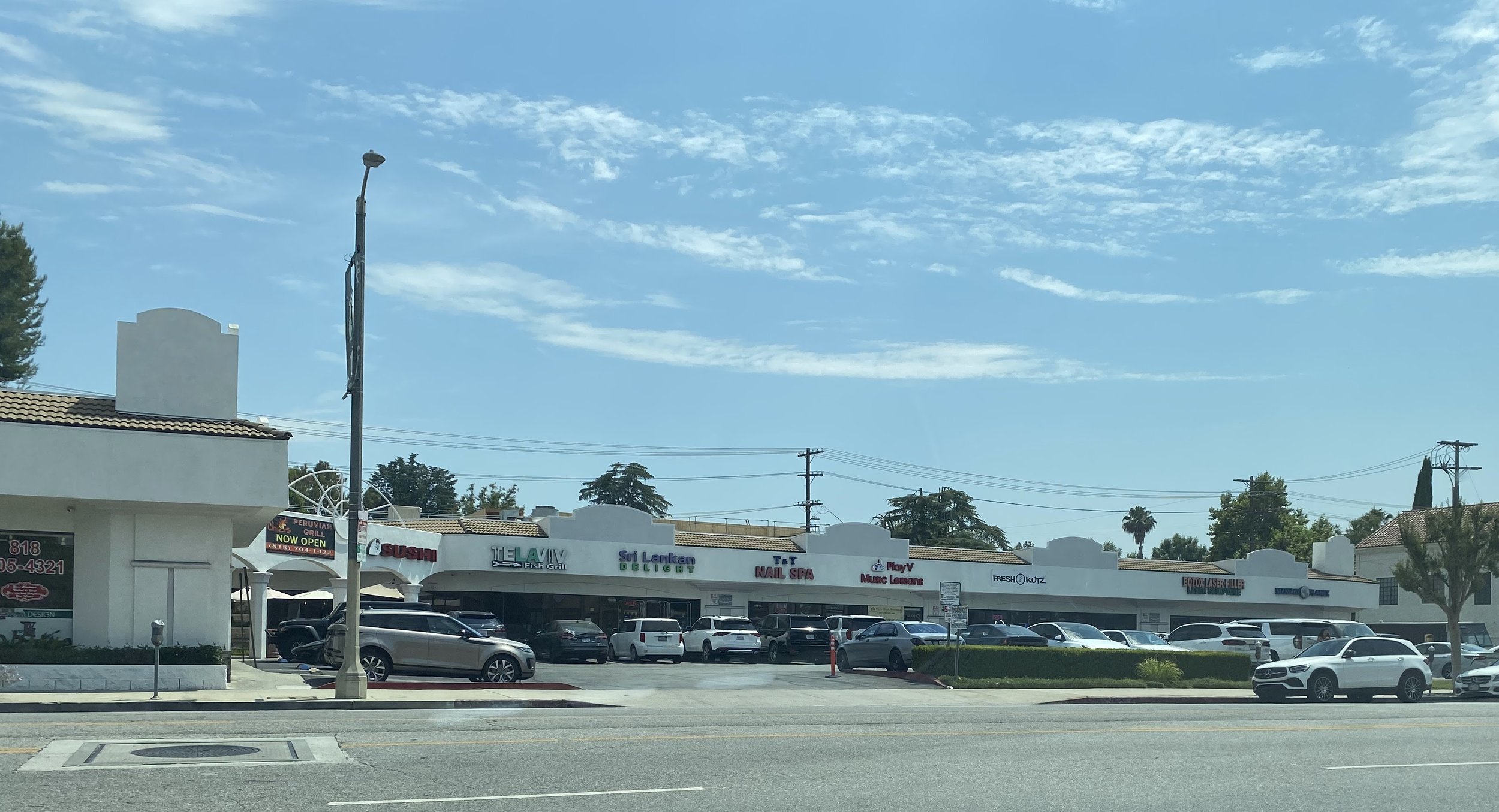 Tarzana Retail For Lease