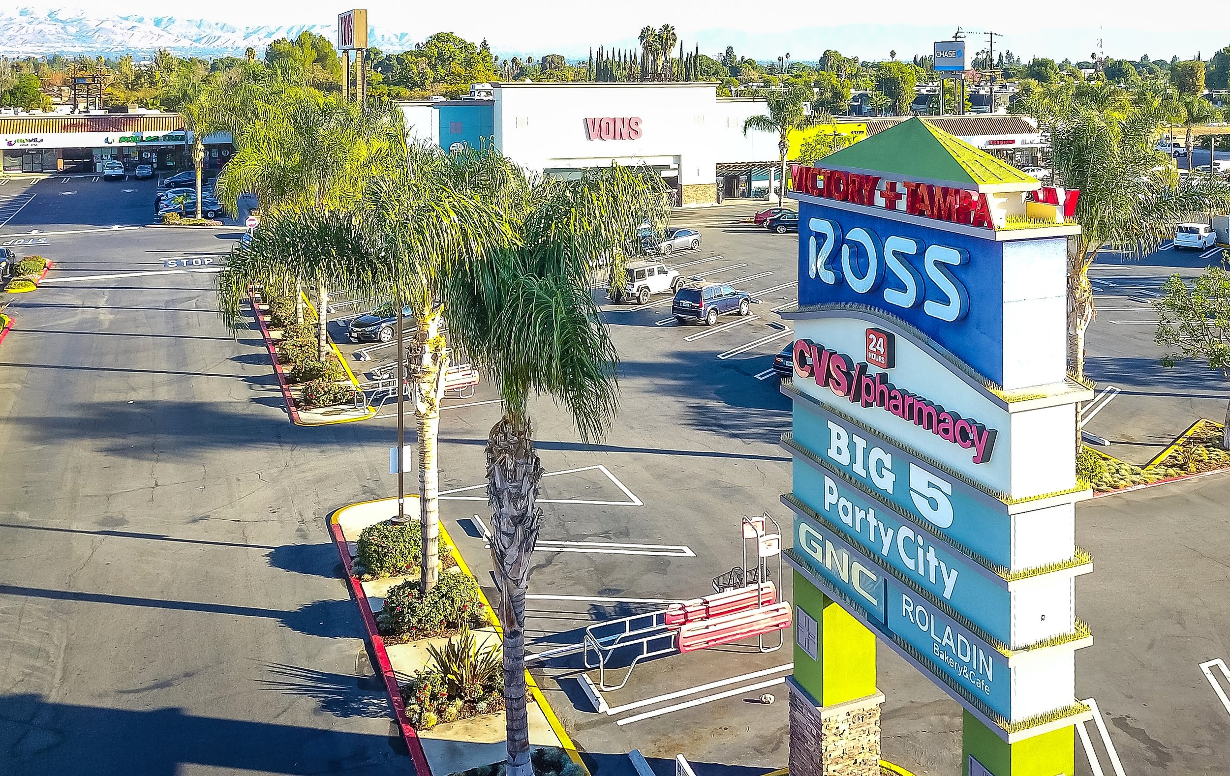 Victory & Tampa Shopping Center